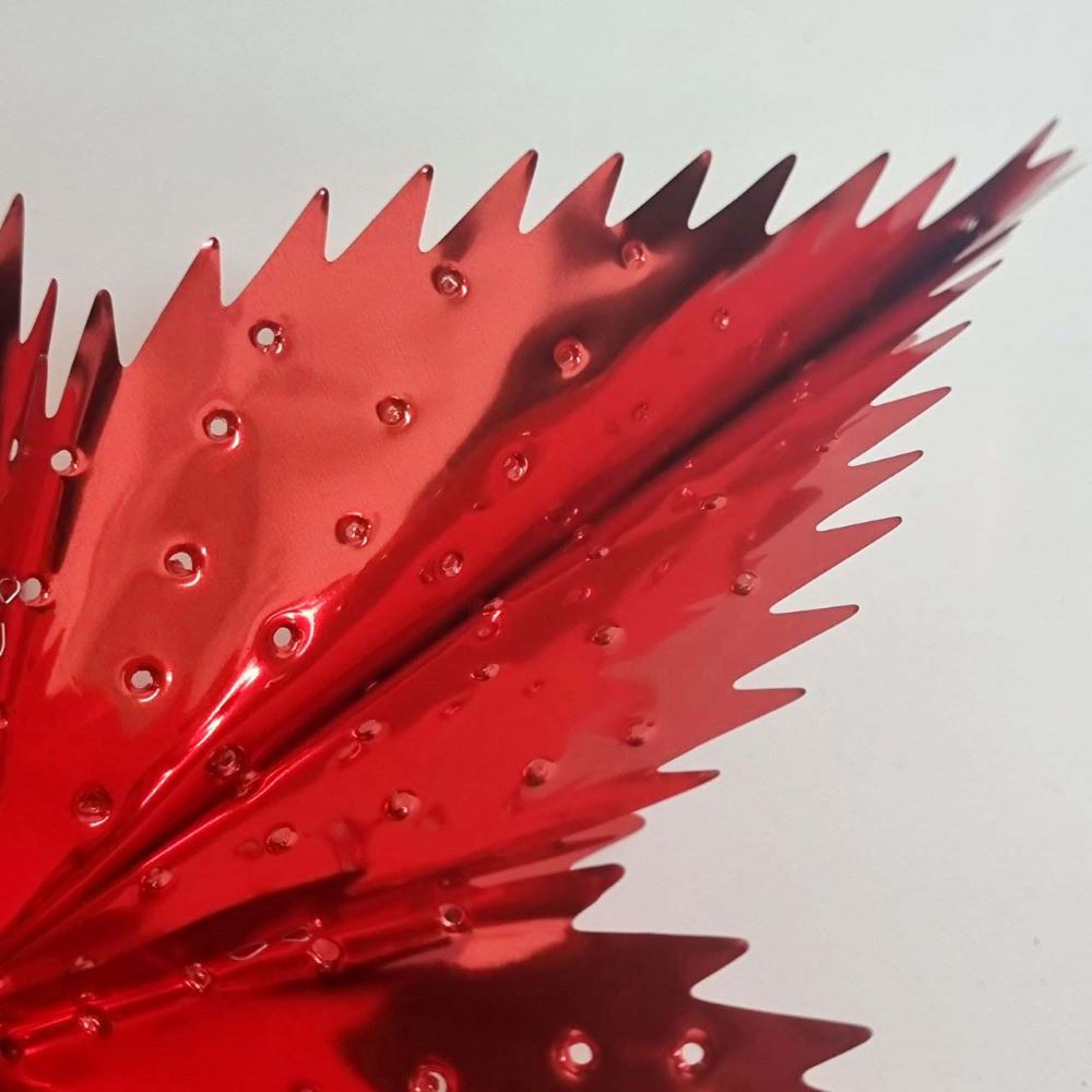 Звезда фольгированная с перфорацией 40 см пятиконечная, красный Звезда фольгированная с перфорацией 40 см пятиконечная, красный